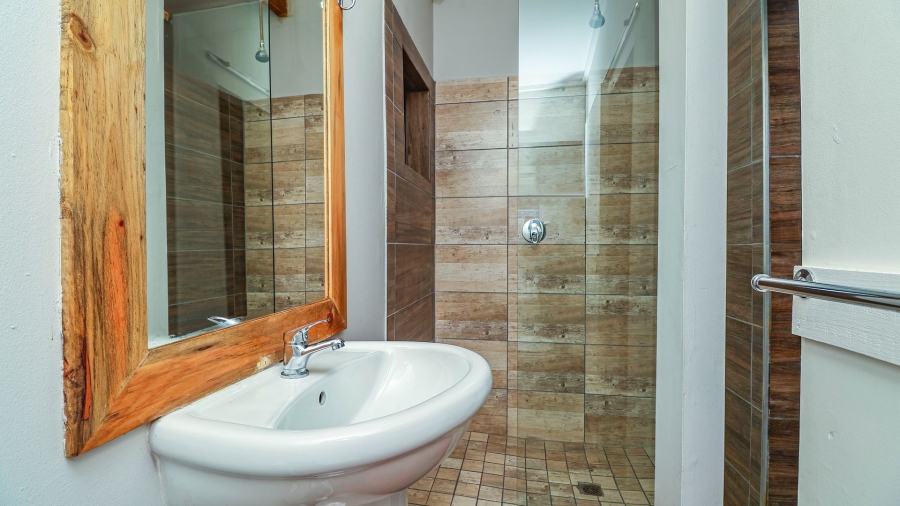 Commercial Property for Sale in Rondevlei Western Cape